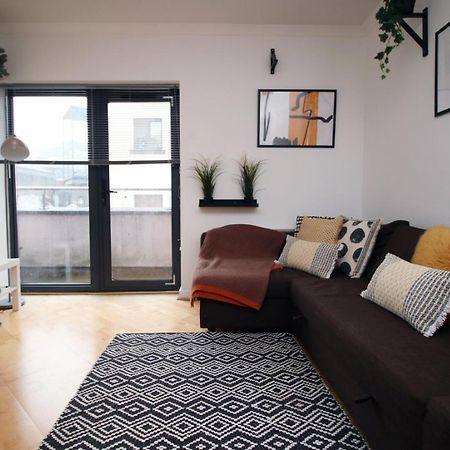 Centrally Located Spacious 2Br | Cohost Partners Кардиф Екстериор снимка