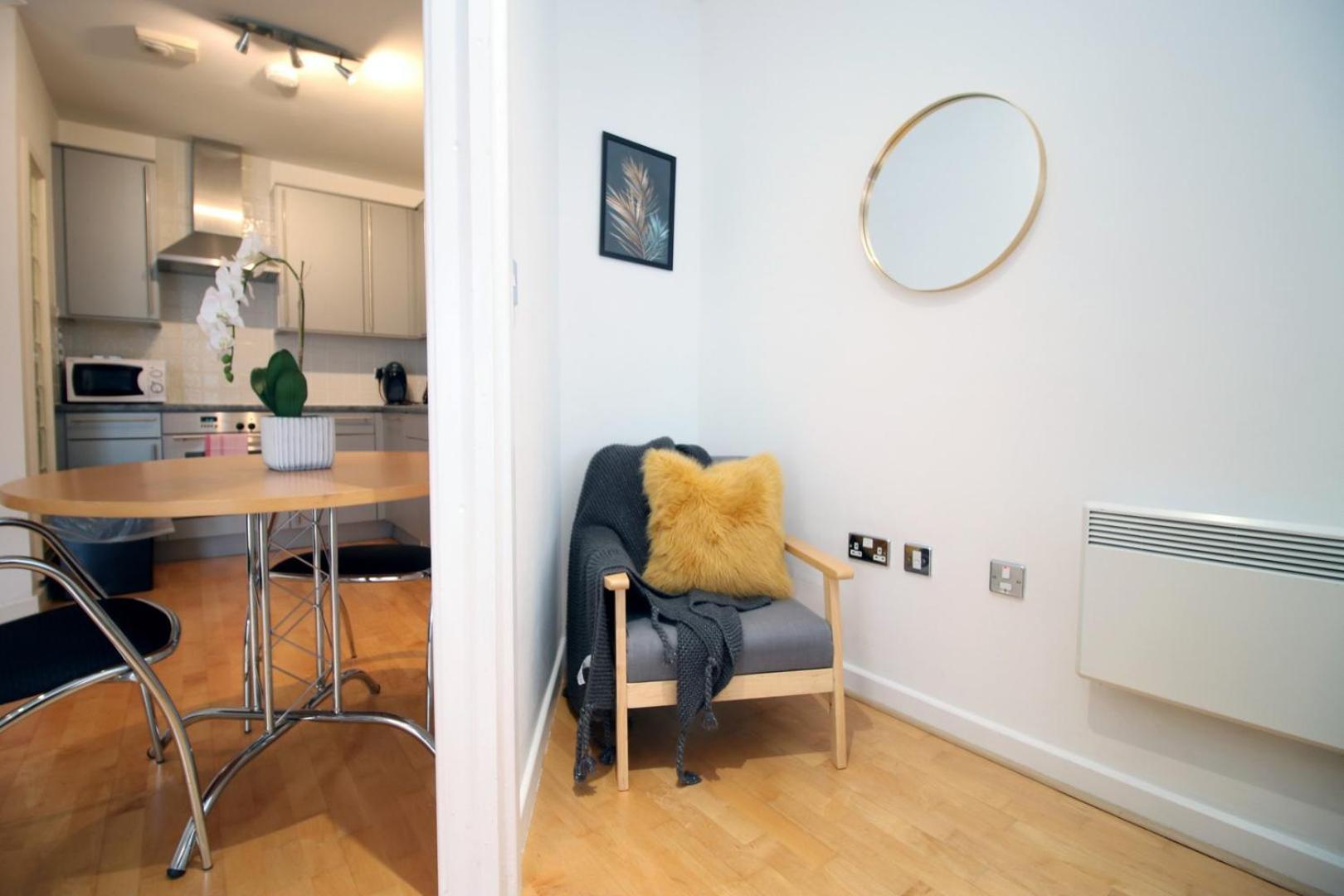 Centrally Located Spacious 2Br | Cohost Partners Кардиф Екстериор снимка
