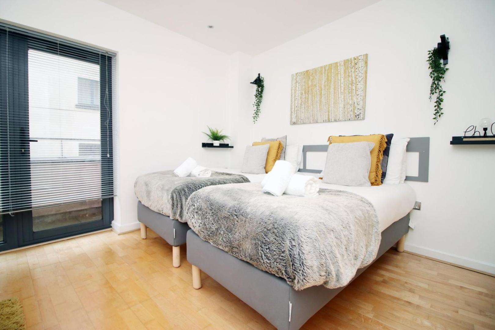 Centrally Located Spacious 2Br | Cohost Partners Кардиф Екстериор снимка