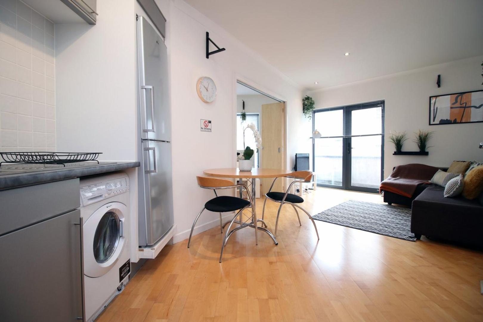 Centrally Located Spacious 2Br | Cohost Partners Кардиф Екстериор снимка