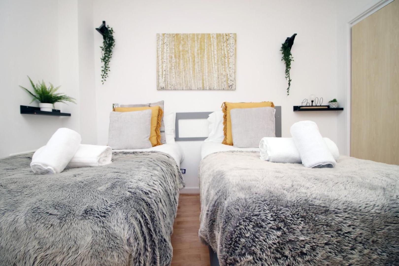 Centrally Located Spacious 2Br | Cohost Partners Кардиф Екстериор снимка