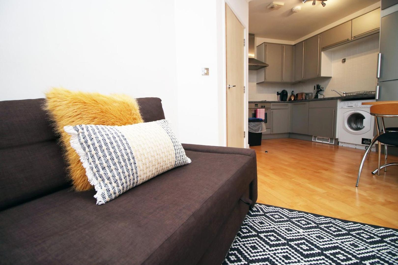 Centrally Located Spacious 2Br | Cohost Partners Кардиф Екстериор снимка