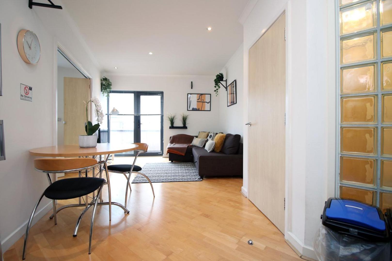 Centrally Located Spacious 2Br | Cohost Partners Кардиф Екстериор снимка
