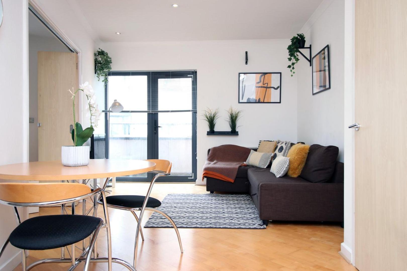 Centrally Located Spacious 2Br | Cohost Partners Кардиф Екстериор снимка