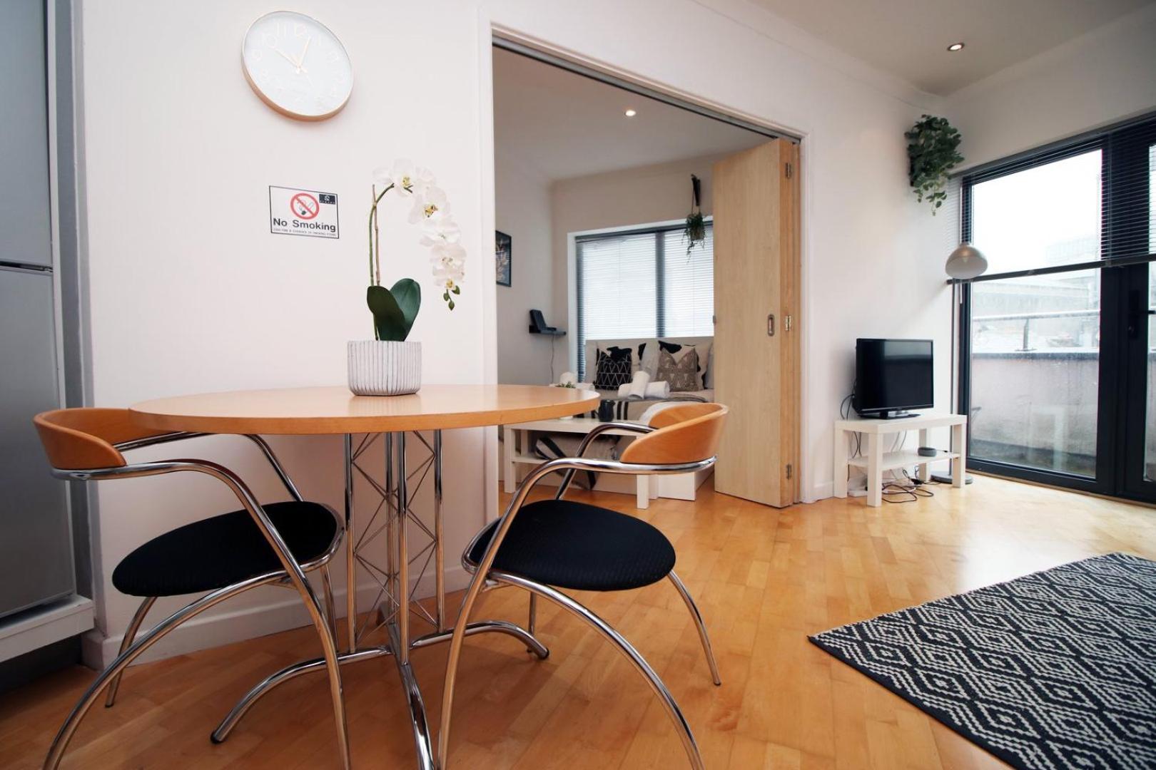 Centrally Located Spacious 2Br | Cohost Partners Кардиф Екстериор снимка