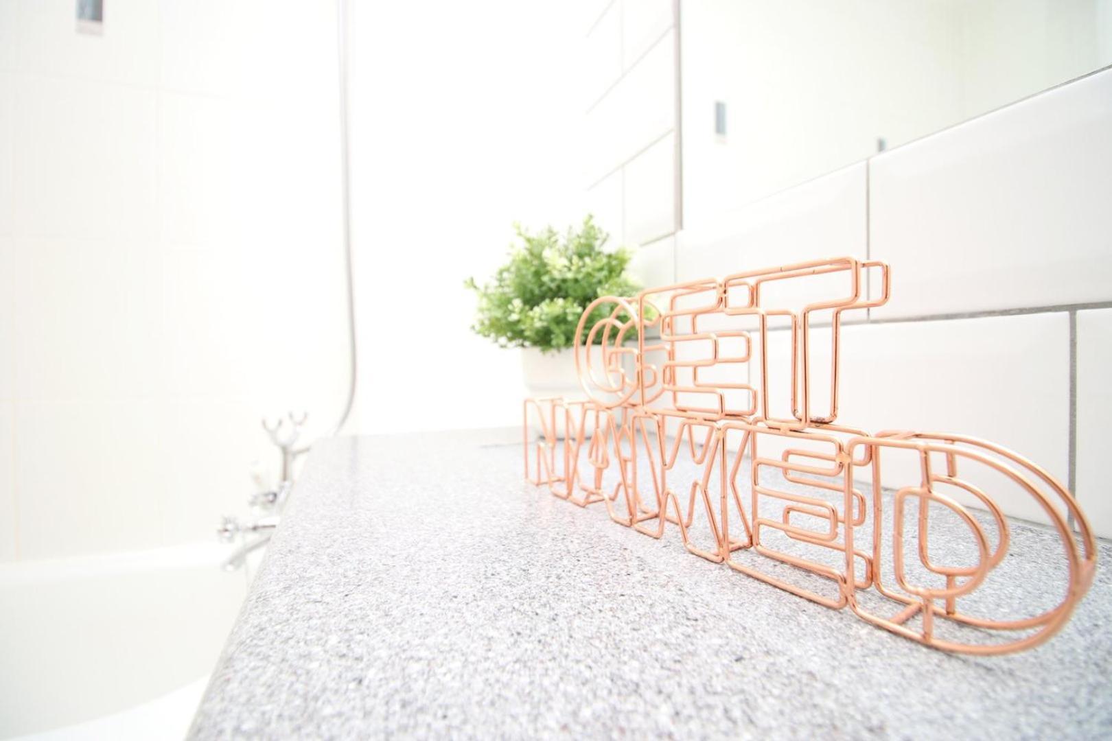 Centrally Located Spacious 2Br | Cohost Partners Кардиф Екстериор снимка