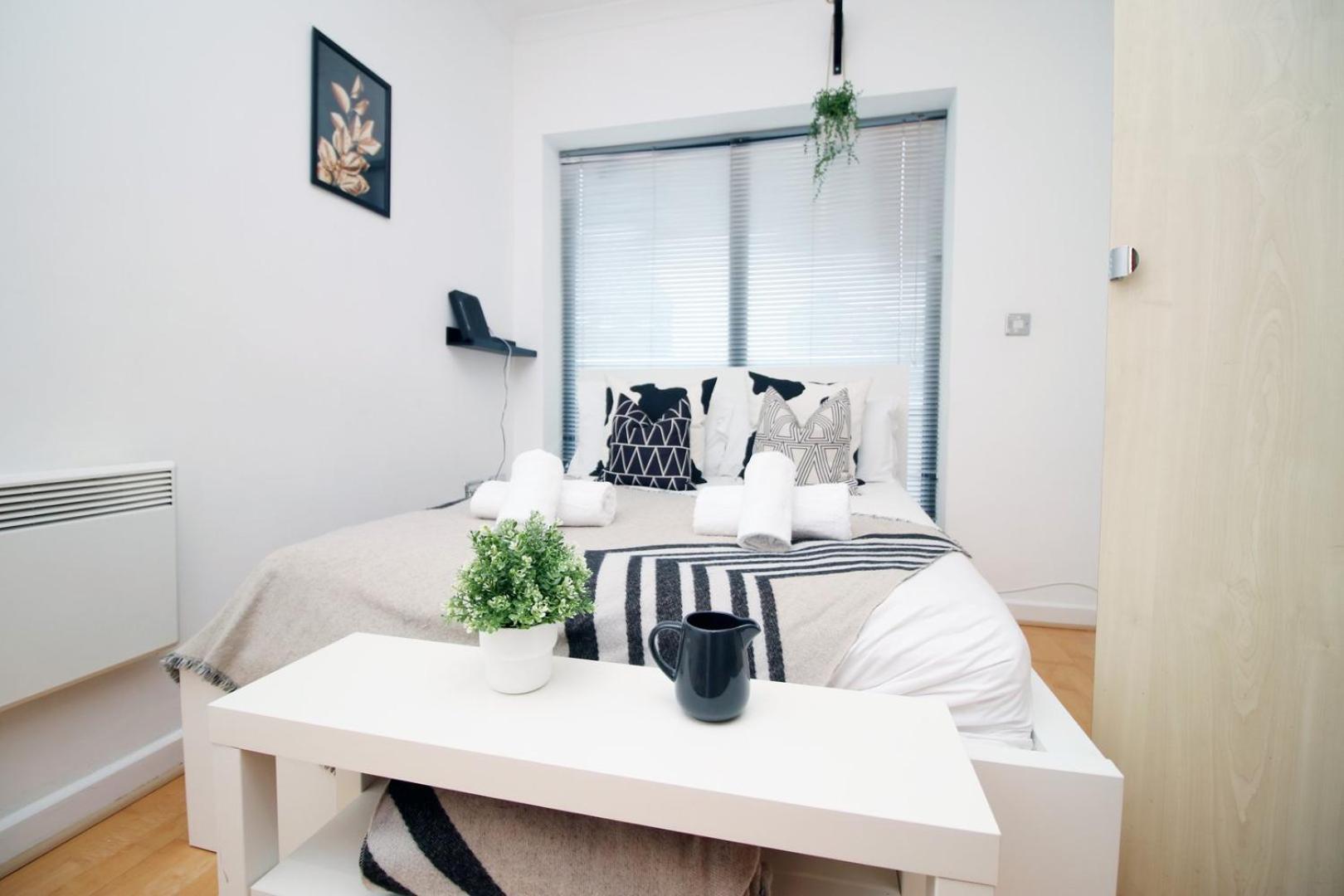 Centrally Located Spacious 2Br | Cohost Partners Кардиф Екстериор снимка
