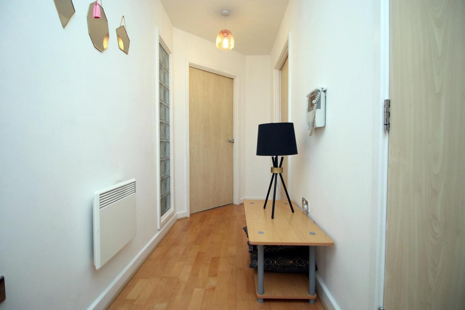 Centrally Located Spacious 2Br | Cohost Partners Кардиф Екстериор снимка