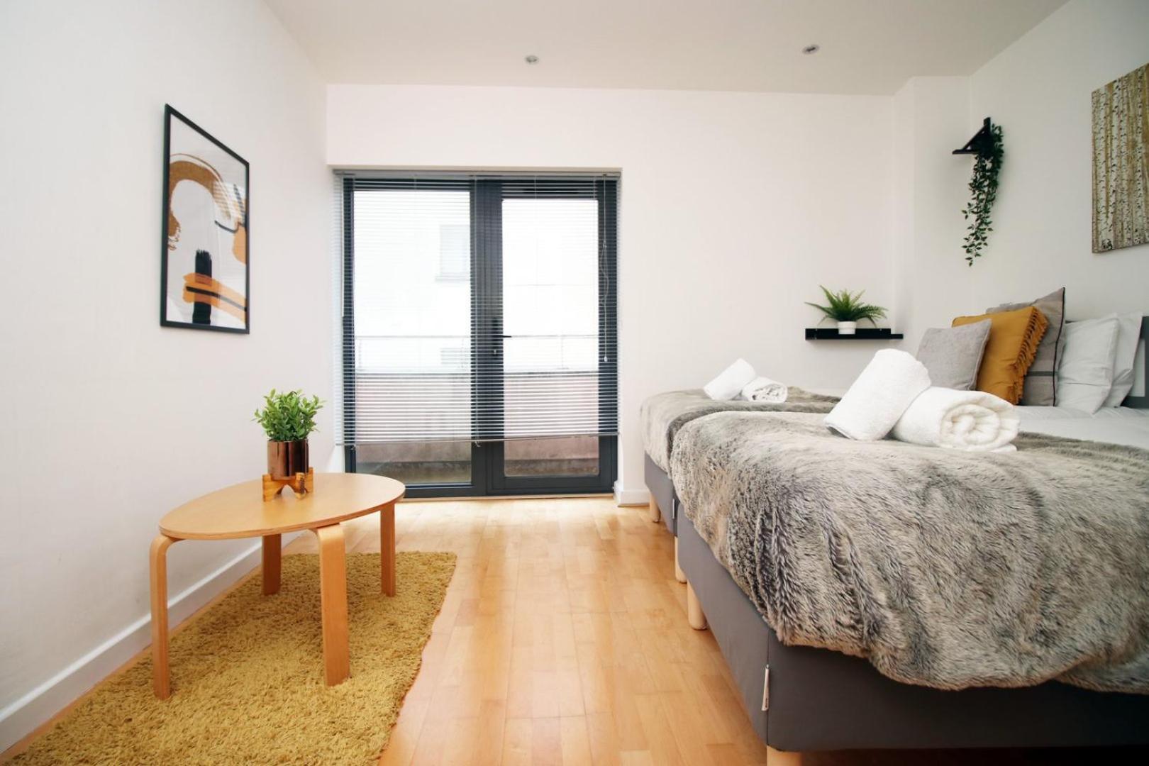 Centrally Located Spacious 2Br | Cohost Partners Кардиф Екстериор снимка